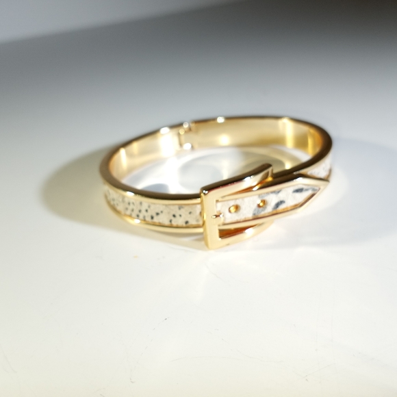 Fashion Jewelry Jewelry - 💥PRICE DROP💥Gold snake skin hinge cuff
